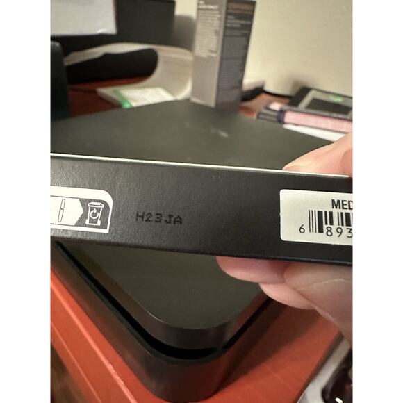 Anastasia Beverly Hills Triangular Brow Definer Pencil - Medium Brown - Picture 3 of 3